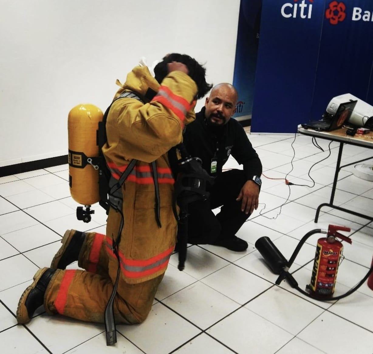 Equipo de respiración autónoma · práctica en sucursal
