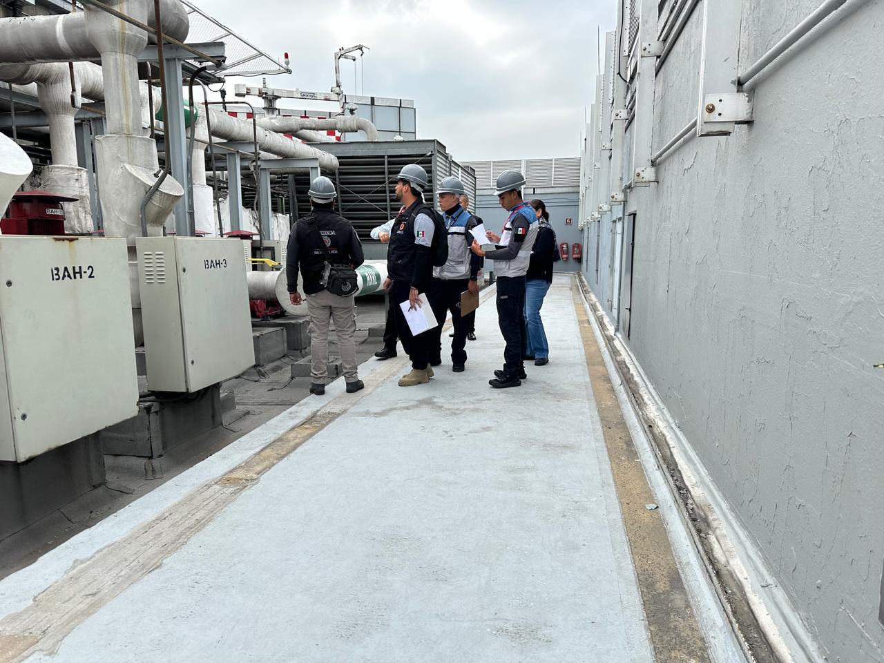 Inspección de cuarto de máquinas en azotea